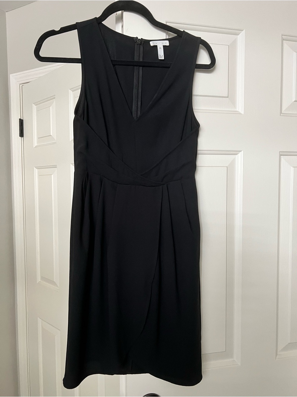 Black Sleeveless V-Neck Sheath Dress
